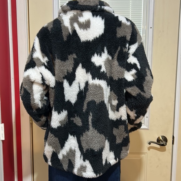 Eddie Bauer pullover - Picture 5 of 8